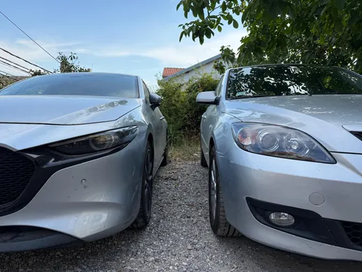 Mazda 3 — dve generacije, prednji deo