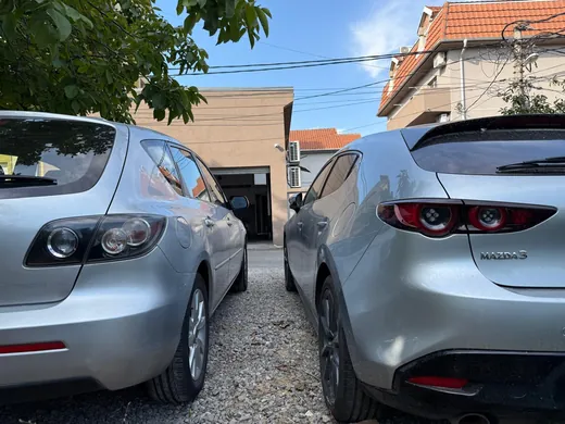 Mazda 3 — dve generacije, zadnji deo