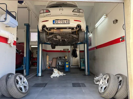 Mazda 3 — mali servis