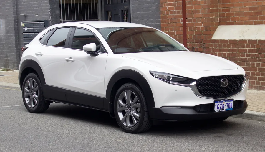 1. generacija (DM) modela CX-30