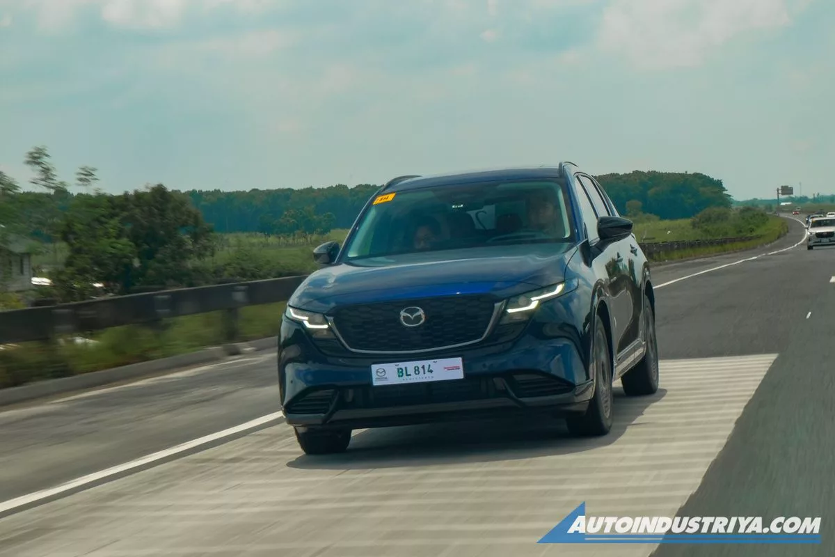 Mazda CX-5 AWD HEV — prednji deo u vožnji