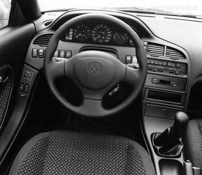 Mazda MX-6 — zadnji deo (jlord8 / Instagram)