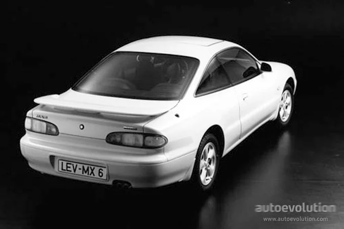 Mazda MX-6 — prednji tričetvrt ugao (jlord8 / Instagram)
