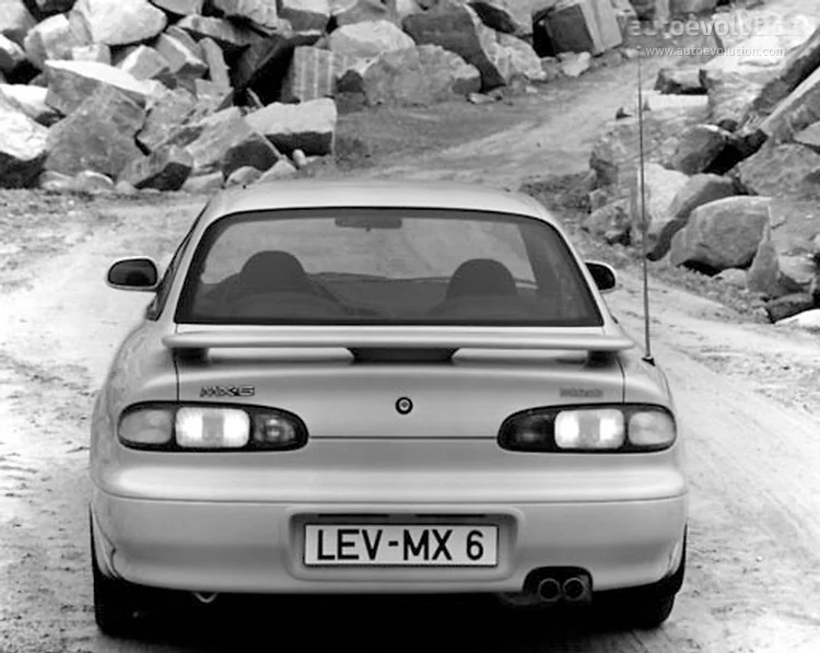 Mazda MX-6 — alternativni ugao (jlord8 / Instagram)